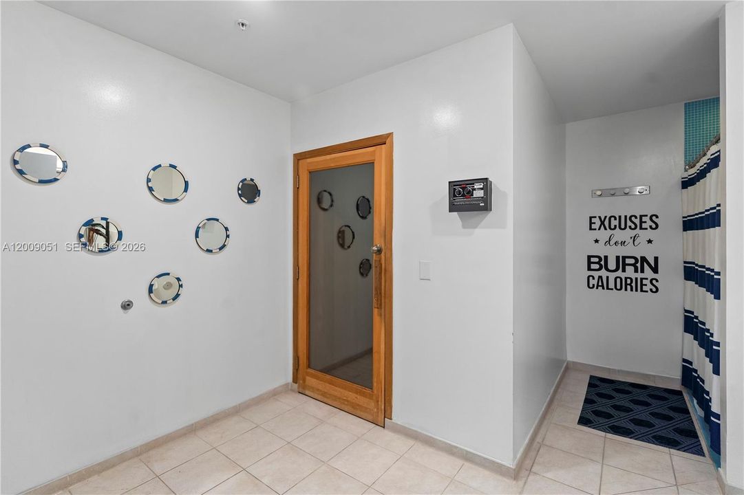 En Venta: $397,000 (0 camas, 1 baños, 775 Pies cuadrados)