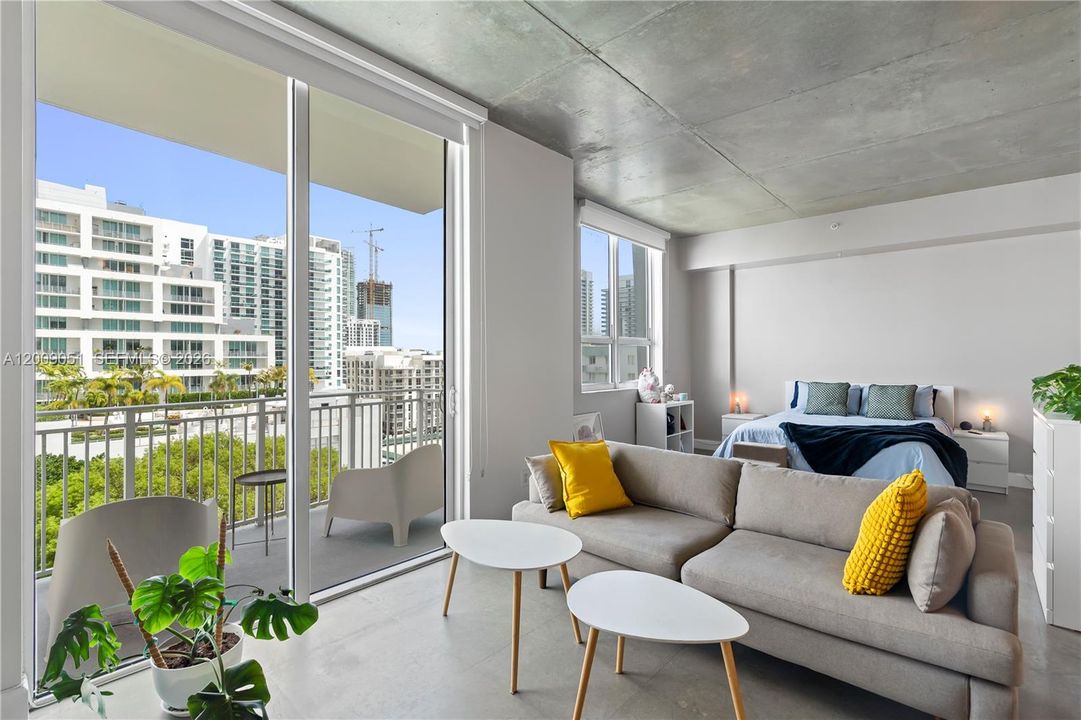 En Venta: $397,000 (0 camas, 1 baños, 775 Pies cuadrados)