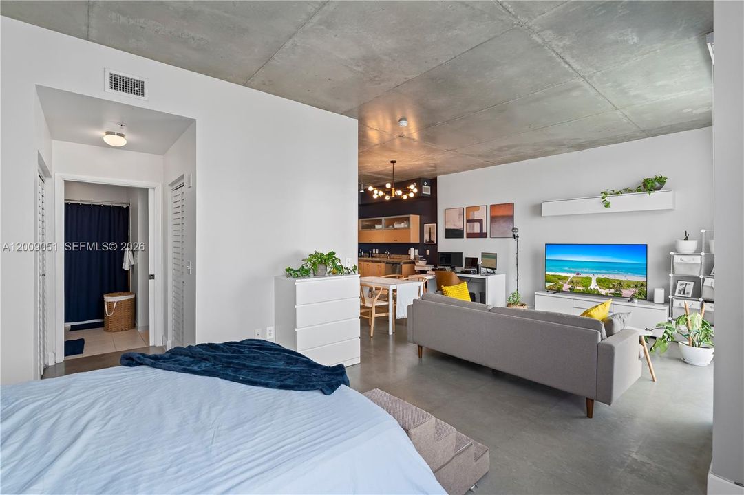 En Venta: $397,000 (0 camas, 1 baños, 775 Pies cuadrados)