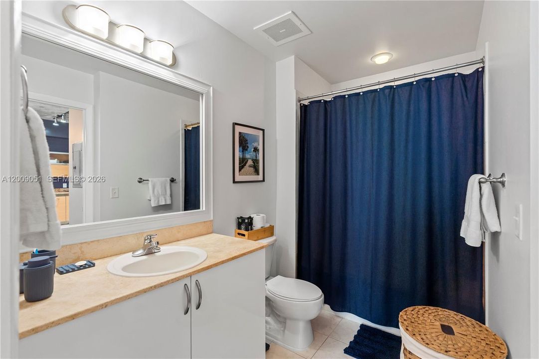 En Venta: $397,000 (0 camas, 1 baños, 775 Pies cuadrados)