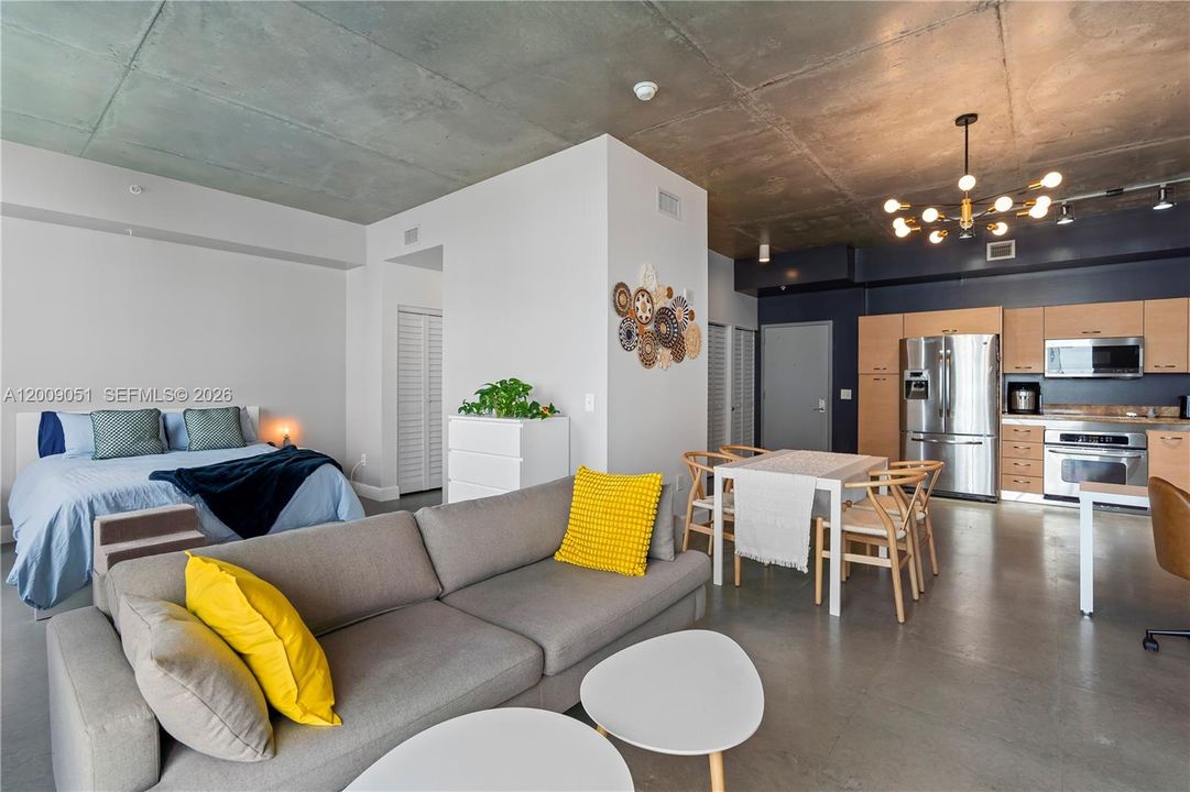 En Venta: $397,000 (0 camas, 1 baños, 775 Pies cuadrados)