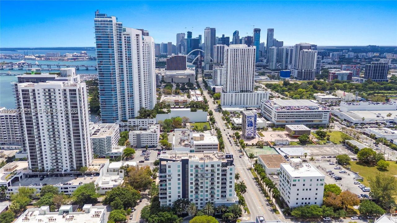 En Venta: $397,000 (0 camas, 1 baños, 775 Pies cuadrados)