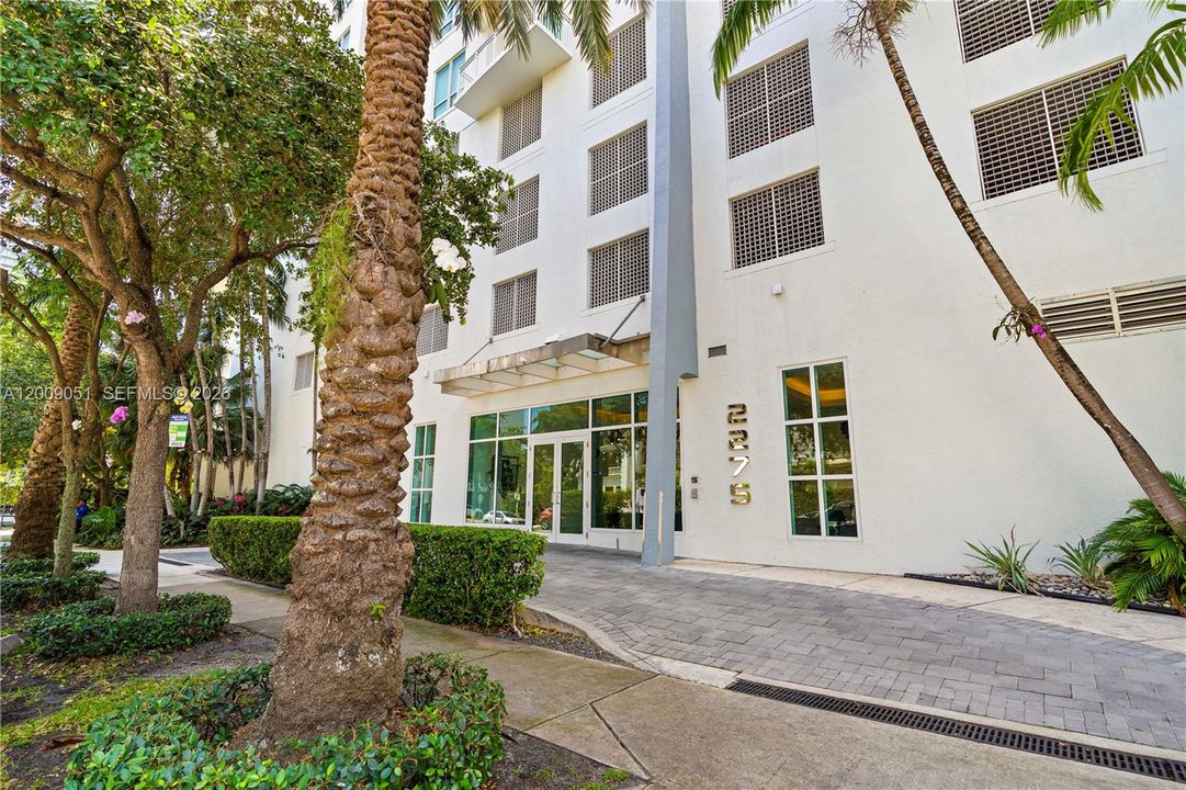 En Venta: $397,000 (0 camas, 1 baños, 775 Pies cuadrados)