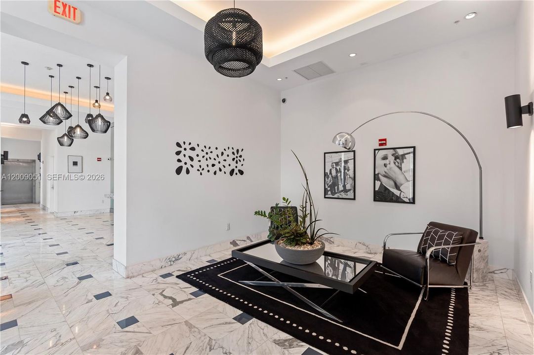 En Venta: $397,000 (0 camas, 1 baños, 775 Pies cuadrados)