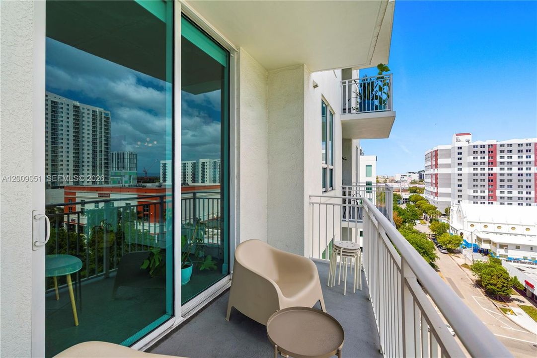 En Venta: $397,000 (0 camas, 1 baños, 775 Pies cuadrados)