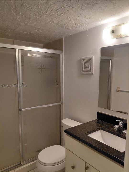 Activo con contrato: $1,900 (2 camas, 2 baños, 1020 Pies cuadrados)
