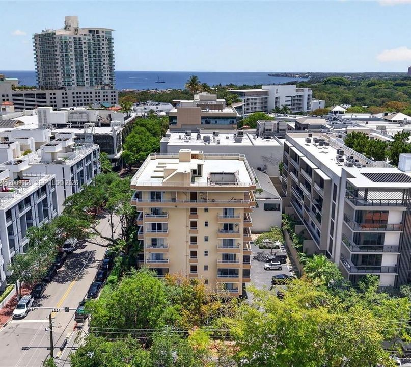 For Sale: $525,000 (2 beds, 2 baths, 715 Square Feet)