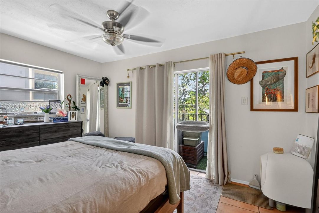 For Sale: $525,000 (2 beds, 2 baths, 715 Square Feet)