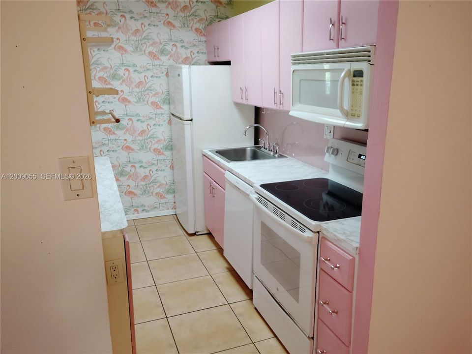 Activo con contrato: $525,000 (2 camas, 2 baños, 715 Pies cuadrados)