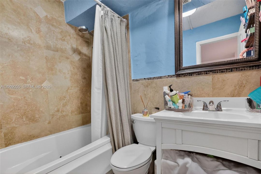 For Sale: $525,000 (2 beds, 2 baths, 715 Square Feet)