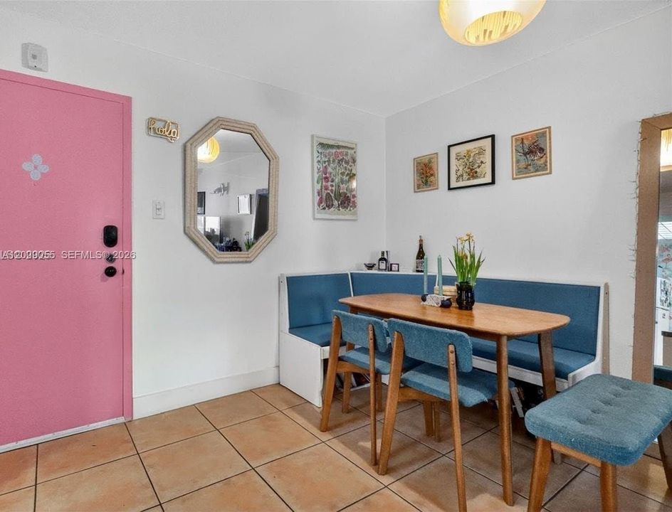 For Sale: $525,000 (2 beds, 2 baths, 715 Square Feet)