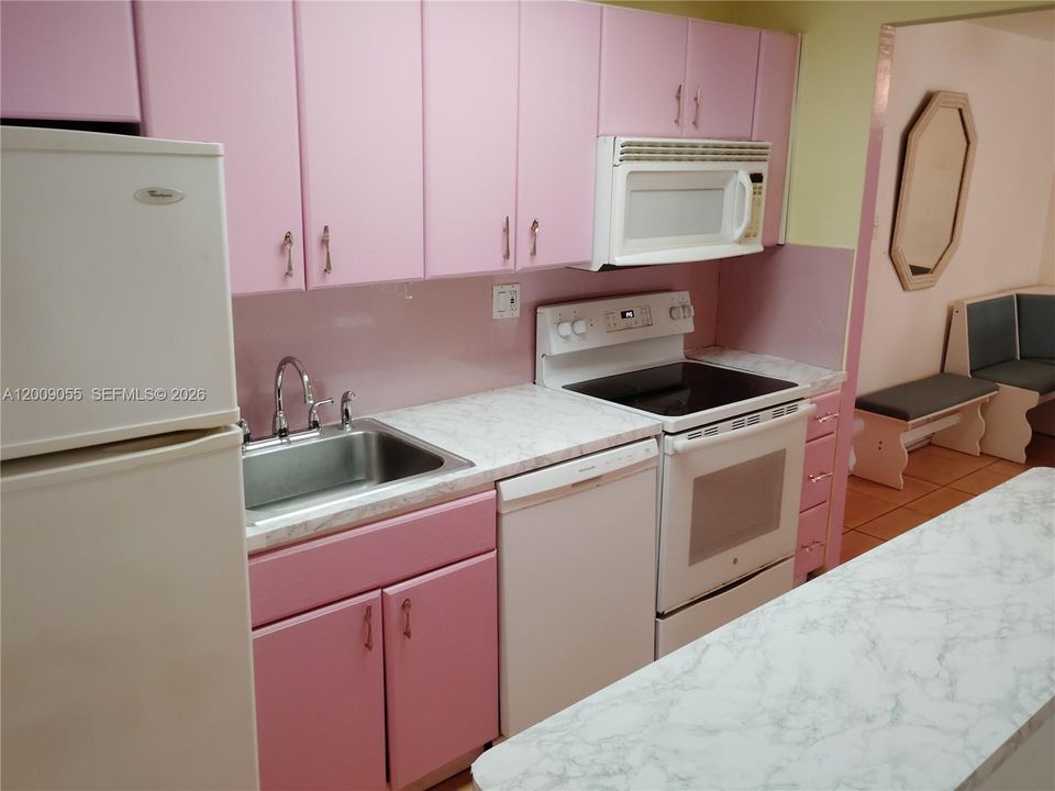 Activo con contrato: $525,000 (2 camas, 2 baños, 715 Pies cuadrados)