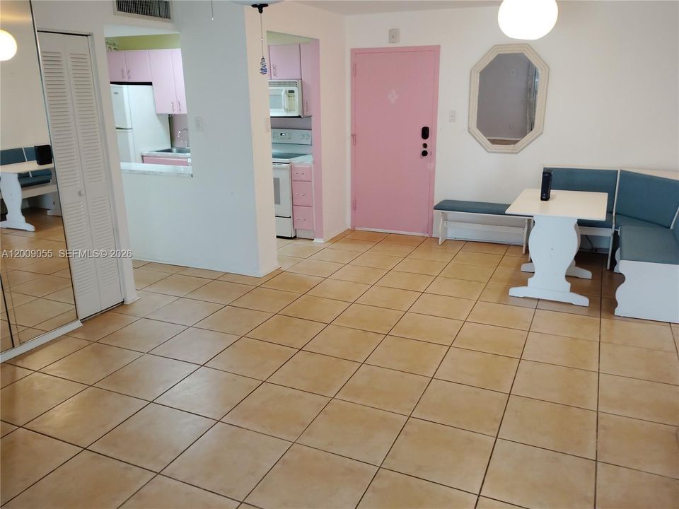 Activo con contrato: $525,000 (2 camas, 2 baños, 715 Pies cuadrados)