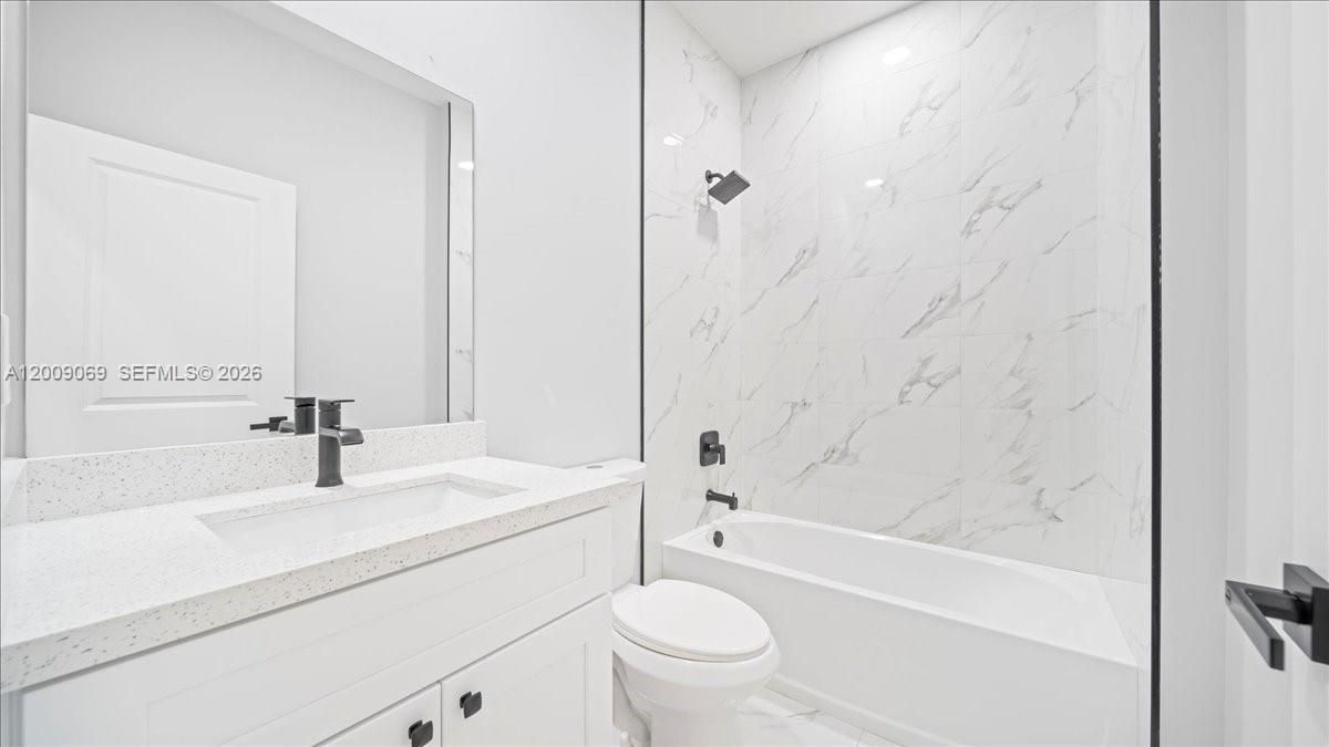 En Venta: $414,900 (3 camas, 2 baños, 1358 Pies cuadrados)
