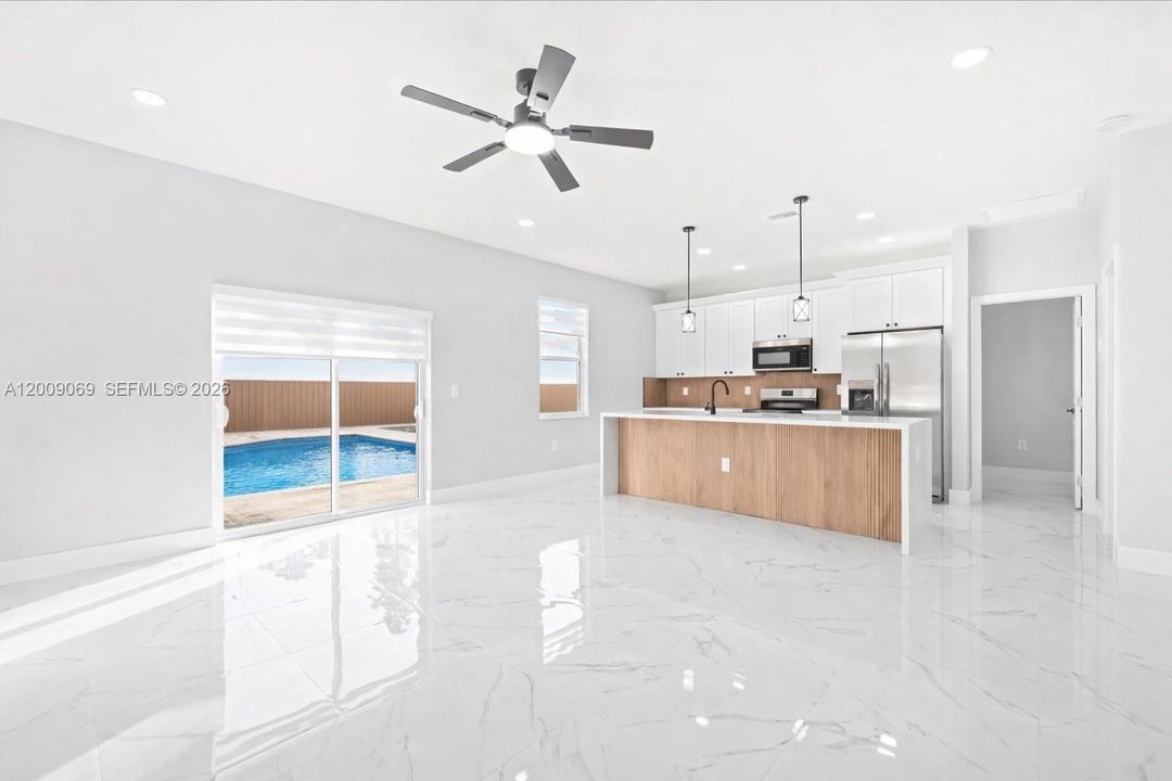 En Venta: $414,900 (3 camas, 2 baños, 1358 Pies cuadrados)