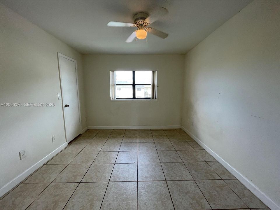 Active With Contract: $1,650 (1 beds, 1 baths, 630 Square Feet)