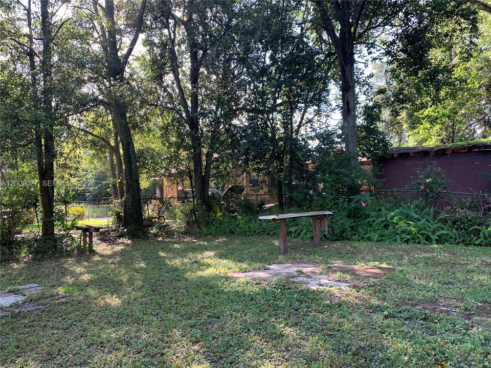 For Rent: $800 (2 beds, 1 baths, 939 Square Feet)