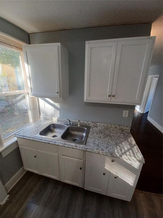 For Rent: $800 (2 beds, 1 baths, 939 Square Feet)