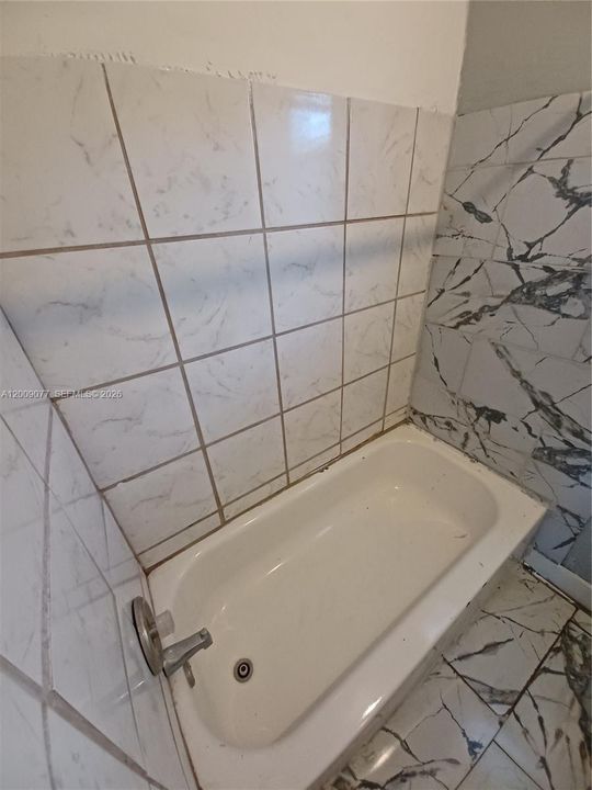 For Rent: $800 (2 beds, 1 baths, 939 Square Feet)