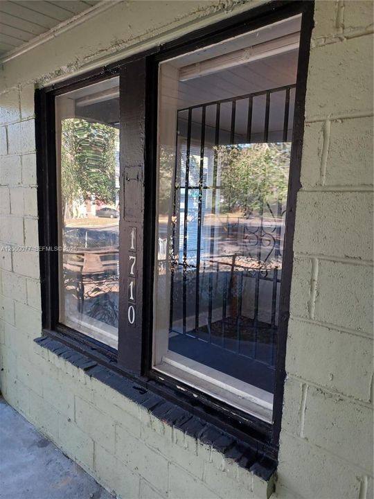 For Rent: $800 (2 beds, 1 baths, 939 Square Feet)