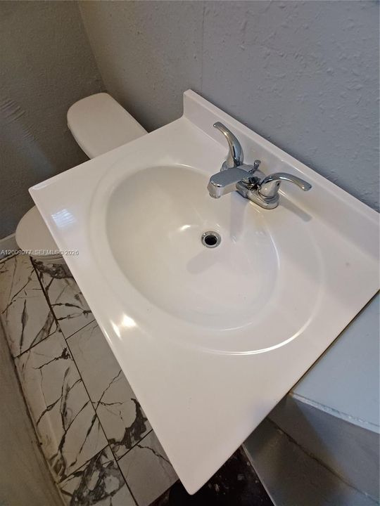 For Rent: $800 (2 beds, 1 baths, 939 Square Feet)