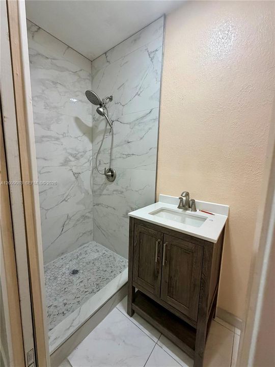 En Venta: $519,000 (3 camas, 3 baños, 1946 Pies cuadrados)