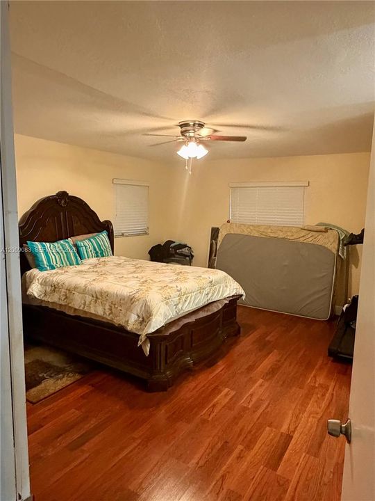En Venta: $519,000 (3 camas, 3 baños, 1946 Pies cuadrados)