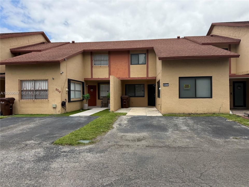 Activo con contrato: $3,000 (3 camas, 2 baños, 1560 Pies cuadrados)