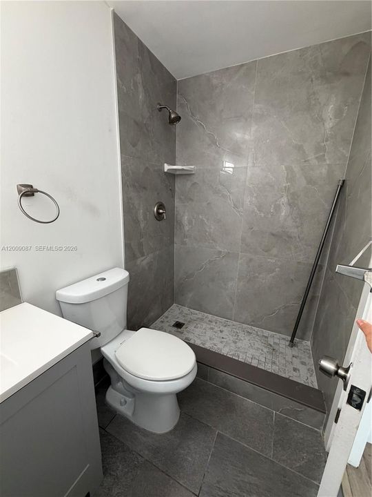 Activo con contrato: $3,000 (3 camas, 2 baños, 1560 Pies cuadrados)