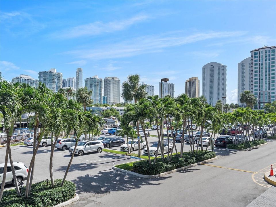 For Sale: $209,998 (1 beds, 1 baths, 720 Square Feet)