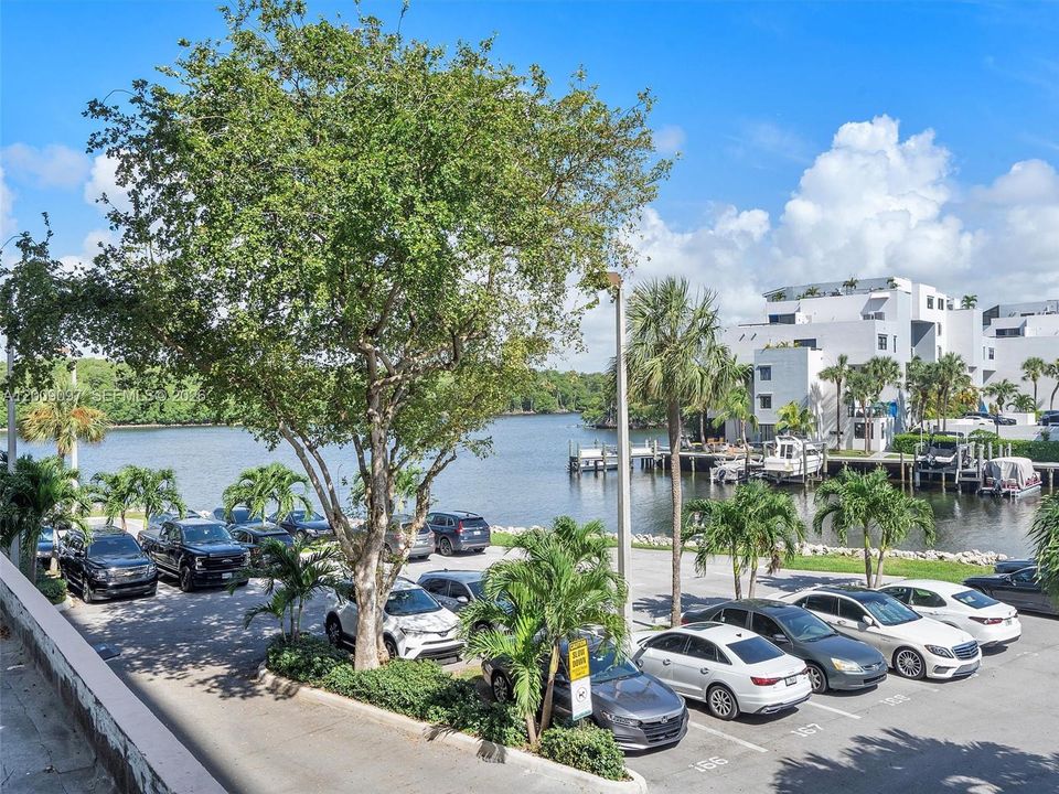 For Sale: $209,998 (1 beds, 1 baths, 720 Square Feet)