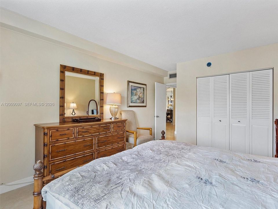 For Sale: $209,998 (1 beds, 1 baths, 720 Square Feet)