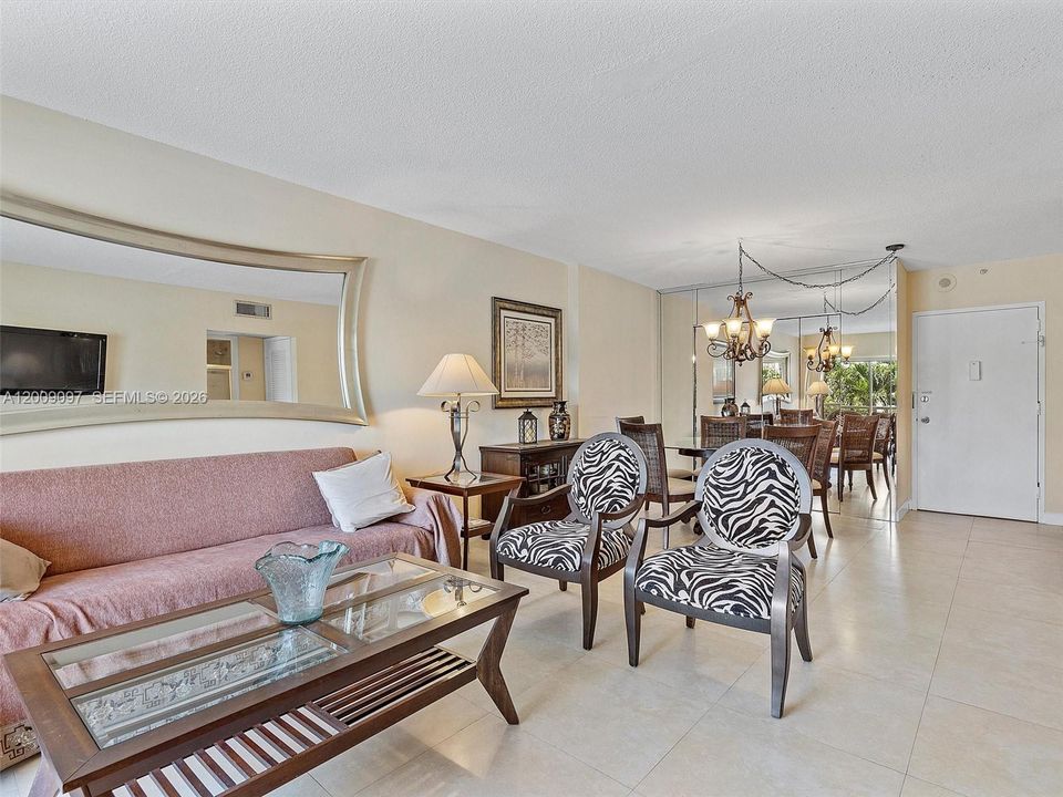For Sale: $209,998 (1 beds, 1 baths, 720 Square Feet)