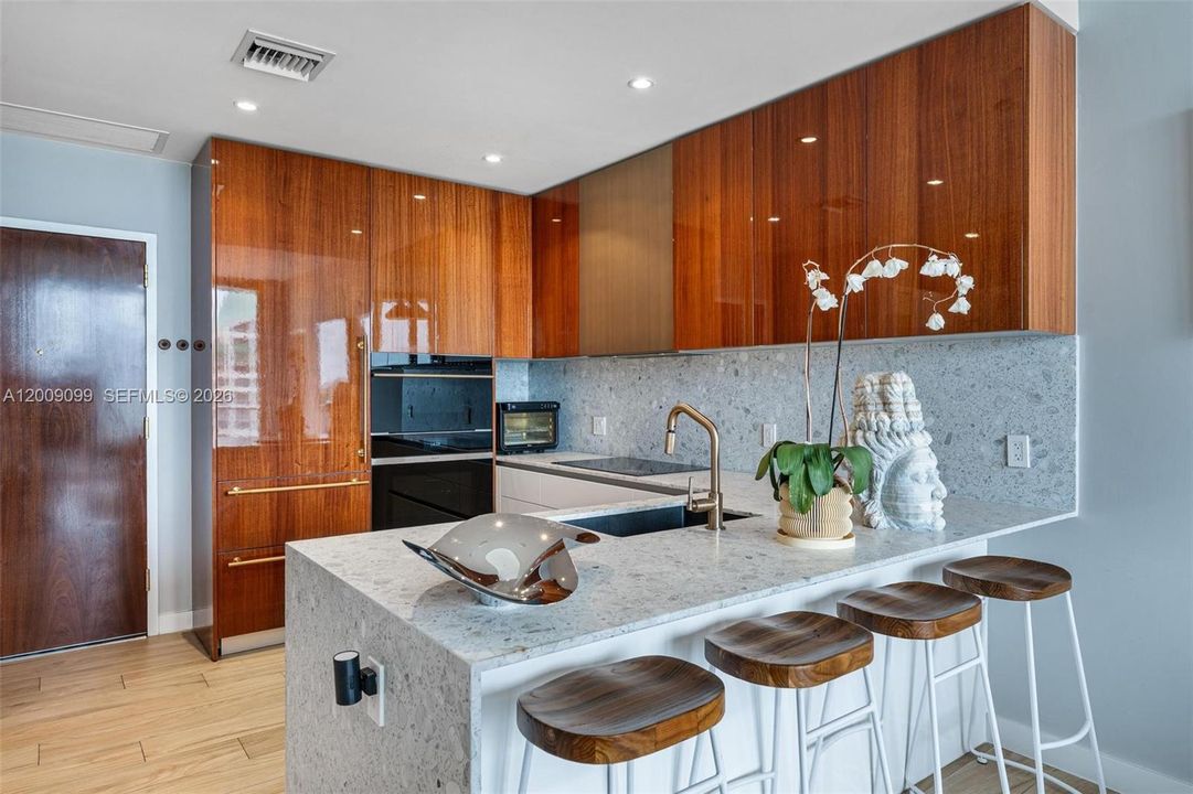 For Sale: $1,399,900 (2 beds, 2 baths, 976 Square Feet)