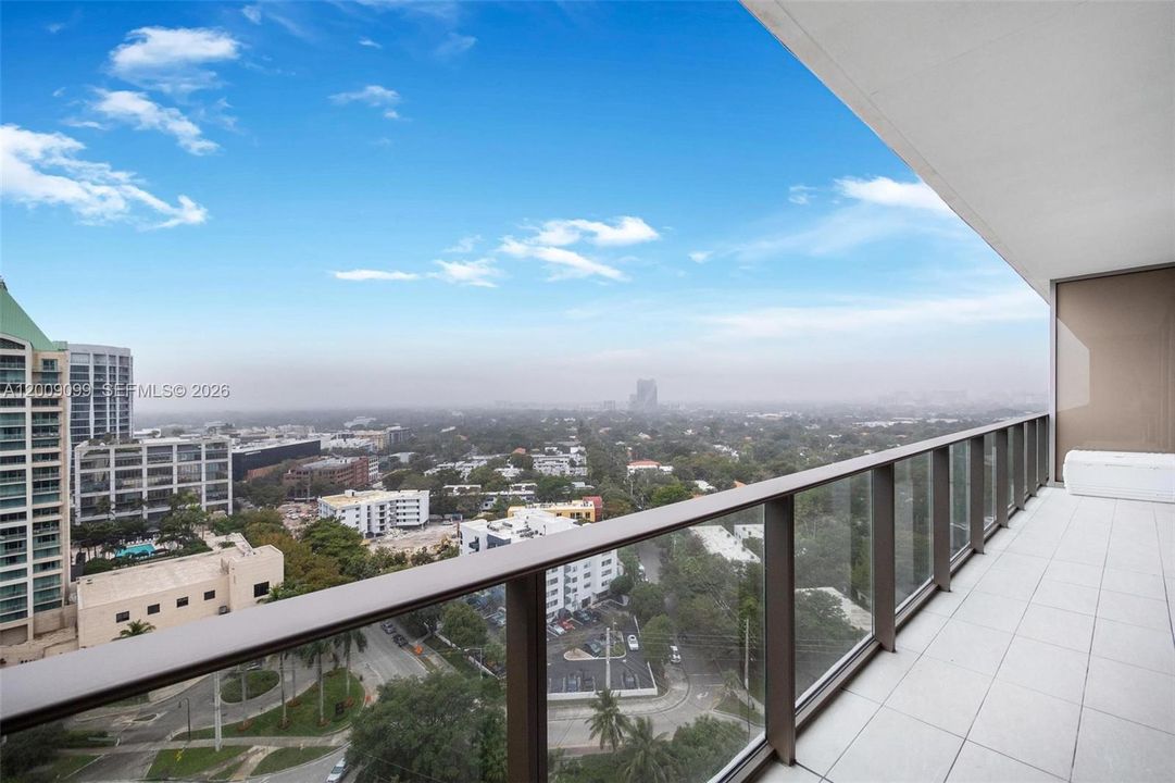 For Sale: $1,399,900 (2 beds, 2 baths, 976 Square Feet)