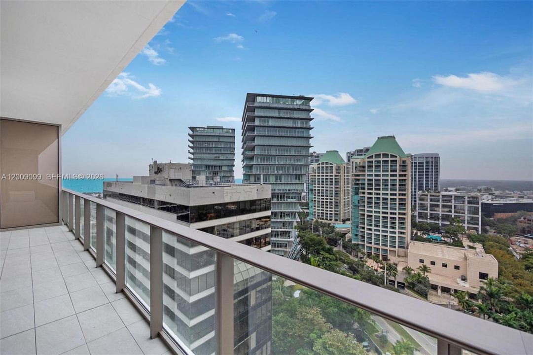 For Sale: $1,399,900 (2 beds, 2 baths, 976 Square Feet)