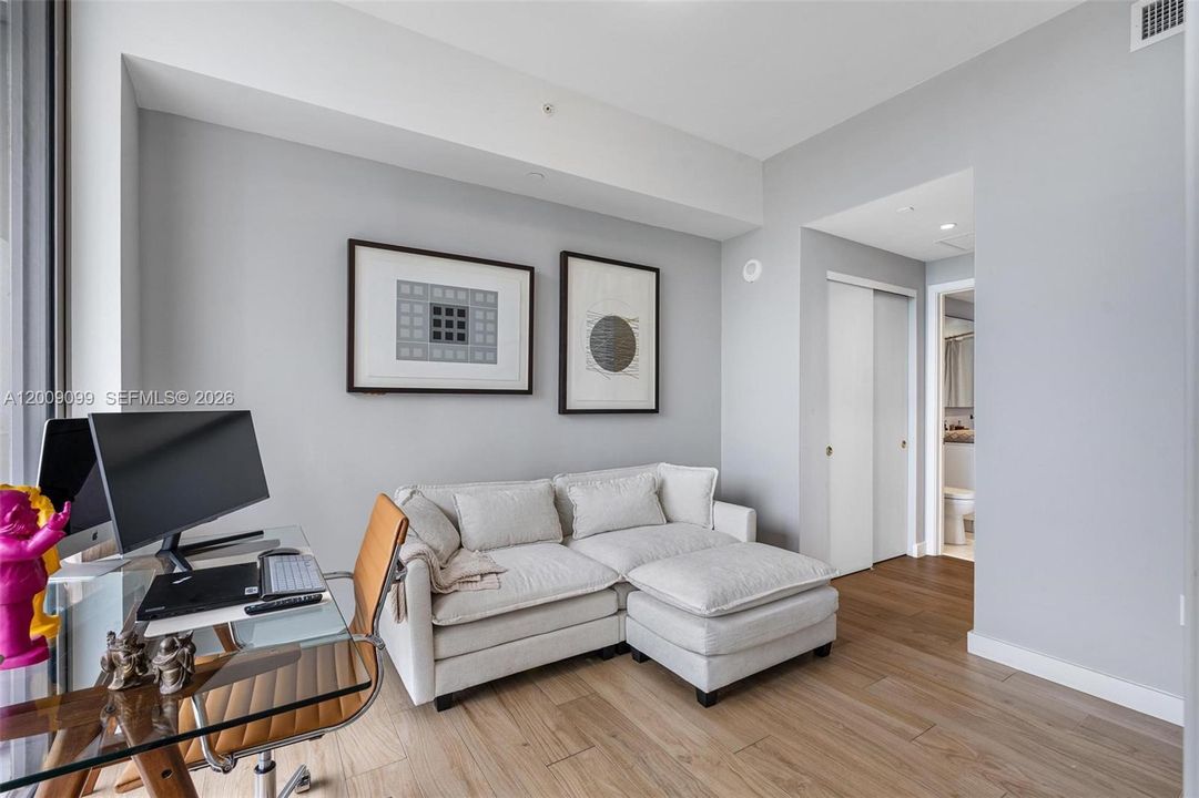 For Sale: $1,399,900 (2 beds, 2 baths, 976 Square Feet)