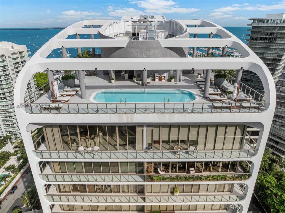 For Sale: $1,399,900 (2 beds, 2 baths, 976 Square Feet)
