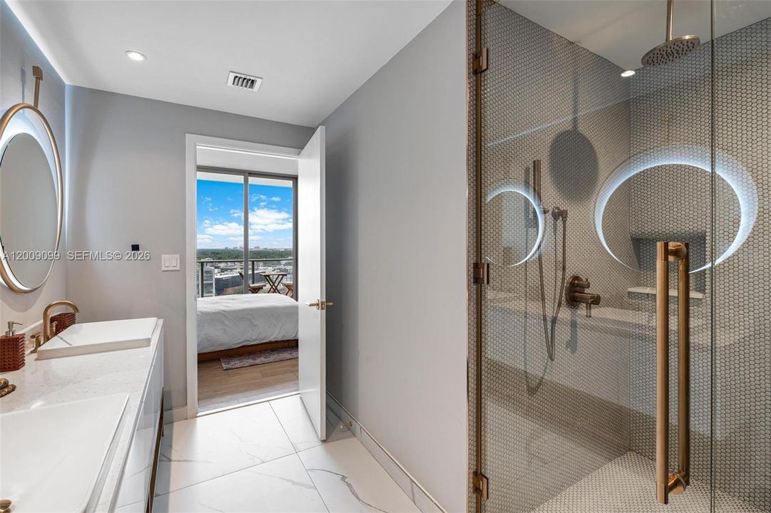 For Sale: $1,399,900 (2 beds, 2 baths, 976 Square Feet)