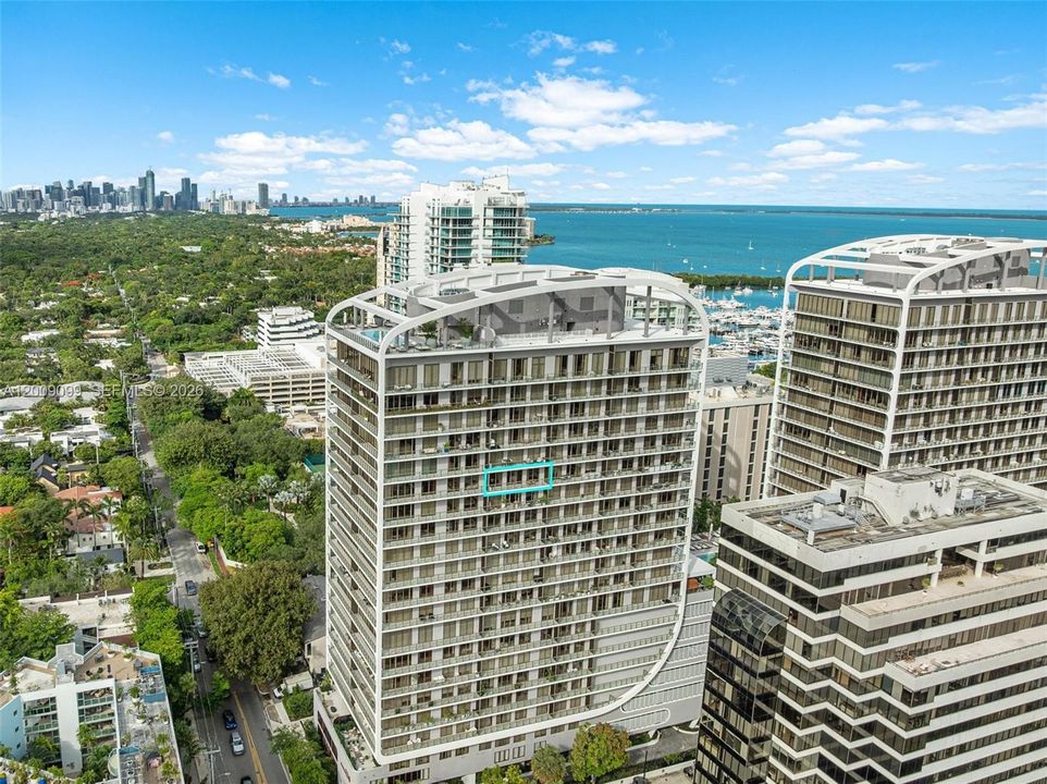 For Sale: $1,399,900 (2 beds, 2 baths, 976 Square Feet)
