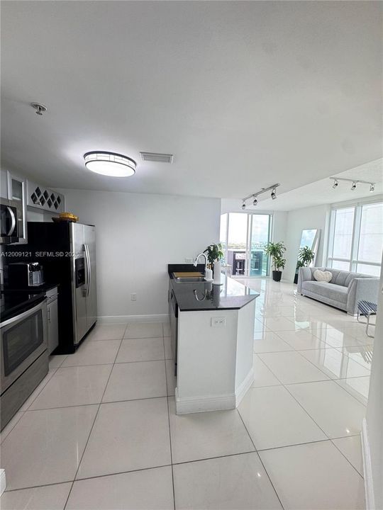 En Venta: $340,000 (2 camas, 2 baños, 857 Pies cuadrados)