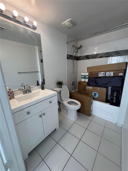 En Venta: $340,000 (2 camas, 2 baños, 857 Pies cuadrados)