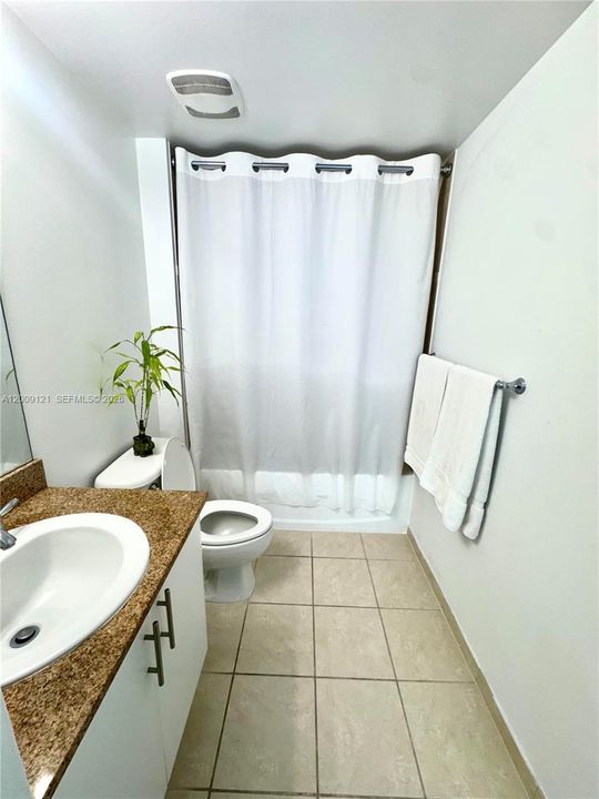 En Venta: $340,000 (2 camas, 2 baños, 857 Pies cuadrados)