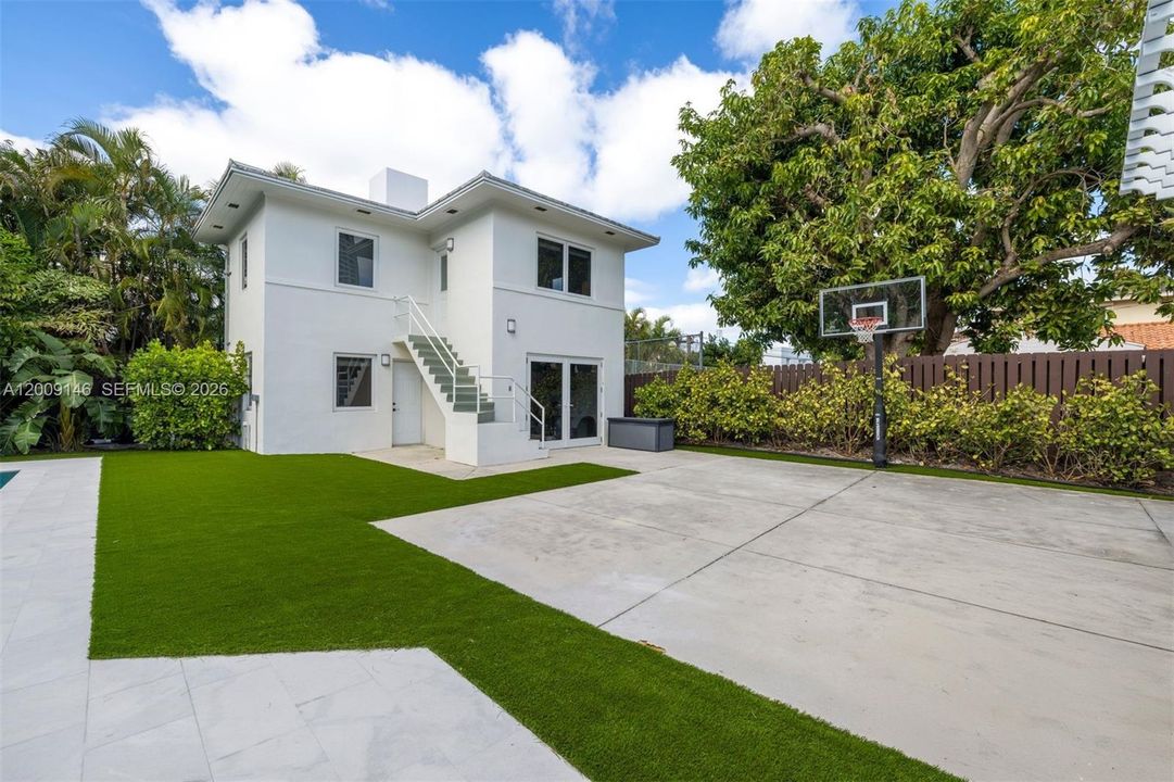 Под контрактом: $15,000 (5 спален, 5 ванн, 3246 Квадратных фут)