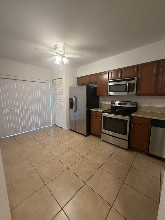 Active With Contract: $2,050 (2 beds, 2 baths, 809 Square Feet)