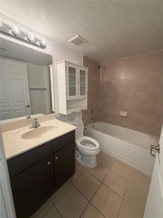 Active With Contract: $2,050 (2 beds, 2 baths, 809 Square Feet)