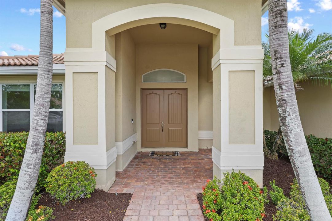 9387 Silent Oak Circle - 5.jpg-FULL
