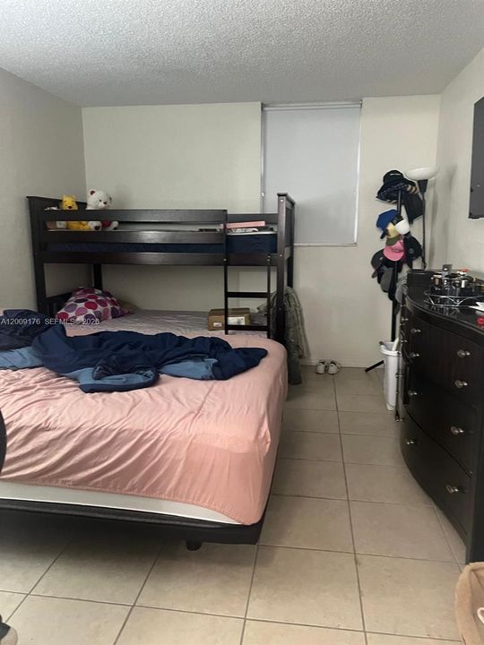 For Sale: $185,000 (1 beds, 1 baths, 605 Square Feet)