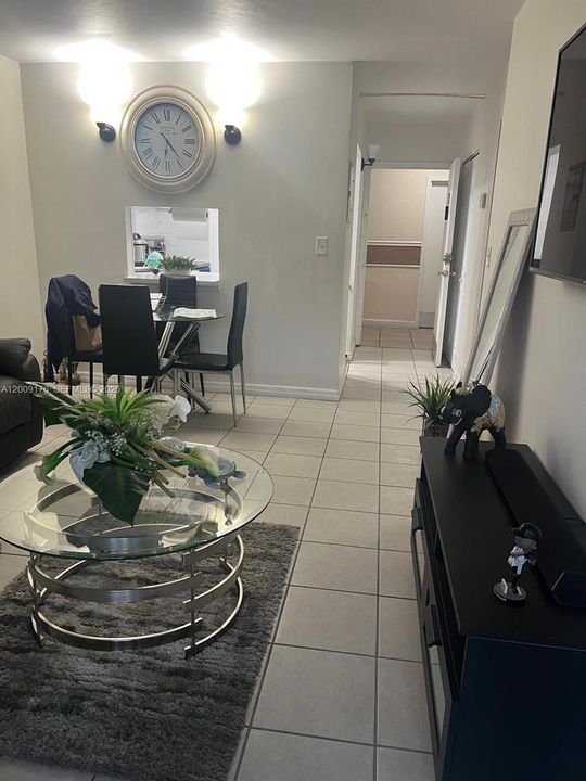 For Sale: $185,000 (1 beds, 1 baths, 605 Square Feet)
