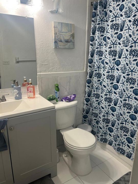 For Sale: $185,000 (1 beds, 1 baths, 605 Square Feet)